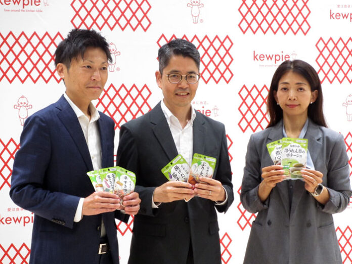 (From left) Hideaki Suzuki, Kotaro Kihara, Manami Urui