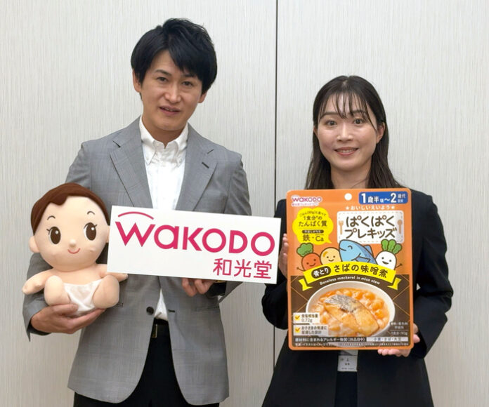 General Manager Takeharu Takahashi (left) and Assistant Manager Saki Inoue of Consumer Marketing Department IV, Consumer Business Headquarters
