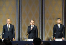 Asahi GHD Moving Toward System Normalization; Orders and Shipments to Recover Starting December; President Katsuki Expresses “Deep Gratitude” President Atsushi Katsuki (center) and other executives at the press conference on the 27th.