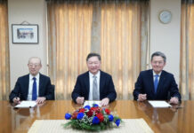 Kokubu Group to Expand Its Cold-Temperature Business in Singapore; Mitsui O.S.K. Lines Takes an Equity Stake At the signing ceremony, from left: Jotaro Tamura, Senior Managing Executive Officer of Mitsui O.S.K. Lines; Andrew Kwan, Founder and Group Managing Director of CCPL; and Akira Kokubu, Representative Director, President and Executive Officer of Kokubu Group Corp.