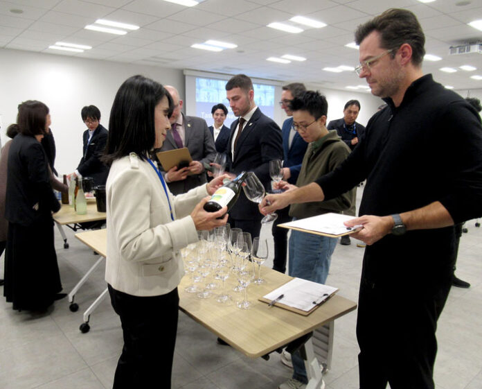 The five sommeliers visited Japan and interacted with sake brewers. The five sommeliers visited Japan and interacted with sake brewers.