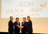 Aeon Reorganizes Regional Food Supermarket Operations; Kanto Area to Exceed 1 Trillion Yen in Sales, Kansai to Consolidate Under Daiei (From left to right) MaxValu Kanto President Atsushi Hirata, U.S.M.H. President Takemi Ide, Aeon President Akio Yoshida, Daiei President Yasuo Nishitoge