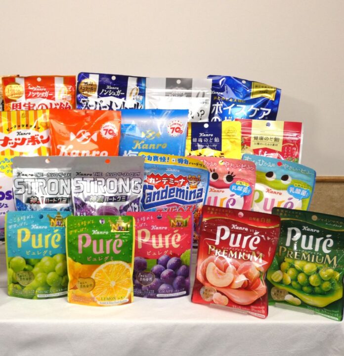 As growth in the gummy market slows, Kanro is preparing its next move while maintaining its outlook that the market will expand to ¥150 billion by 2030. According to Intage SRI+, the gummy market was estimated at ¥129.7 billion in 2025, up 14% year on year, and at ¥68.3 billion in January through June of this year, up 2.8%. The pace of growth has weakened. At the first-half earnings briefing for the fiscal year ending December, held on July 31, President and CEO Tetsuya Murata expressed the view: “The gummy market is in its next phase of growth, shifting from rapid growth to steady growth. As shelf space expands and the number of products increases, the market environment has become one in which novelty alone is less likely to lead to repeat purchases.” During the first half, Kanro’s three core brands—“Pure Gummy,” “Candemina Gummy,” and “Marosh”—were constrained as production capacity neared its limit. Amid market trends toward a growing number of products, the company was unable to supply some products as desired, and performance stalled. Meanwhile, strong performance by “Kanro the Strong,” positioned as the company’s fourth gummy brand, and by new products offset the decline in the three core brands. Its first-half market share rose 0.4 percentage points year on year to 15.1%. Regarding future market trends, Murata stated: “Both purchase frequency and the number of items purchased are increasing in the gummy market, and users are clearly becoming established, creating an environment in which they will continue to eat gummies. We have described the market as entering steady growth because growth has moved from increases of 20% or the high teens to single-digit growth. Even after entering steady growth, however, we predict that the market size will certainly reach ¥150 billion in 2030.” With competition also expected to intensify, Murata says: “Rather than merely launching novel products, it is important to refine the value that products provide and create products that accurately capture consumer needs. We believe that our company will play a leading role in this.” For existing brands, the company will lead the market through customer-driven brand development and differentiation in the value provided. For “Pure Gummy,” Kanro will continue to roll out initiatives while taking market trends into account. These include “Pure Gummy Premium,” which contains jelly inside the gummy and is aimed at adult women; “Pure Ring,” for parents and children; “Pure Slice,” offered through limited channels; and “Pure Supplement,” geared toward healthcare. Murata emphasized: “We will add value propositions such as rewards, a switch or change of mood, relaxation, and healthcare to ‘Pure Gummy’ and other brands as well. As brand strength increases, we believe we can also move toward further value enhancement.” “Candemina Gummy,” “Marosh,” and “Kanro the Strong” will establish their respective brand positions through appeals based on distinctive textures and differentiated value propositions. The company also expressed its intention to develop new brands that can contribute to market expansion once a new gummy production line at its Asahi Plant in Nagano Prefecture begins operations in July 2027. Construction on the new gummy line began last October, and work on the exterior walls is now under way. Once complete, production capacity is scheduled to increase by approximately 50%. An automated warehouse will also be newly built, bringing capital investment in the new gummy line and automated warehouse to approximately ¥13 billion in total.