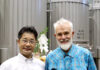 Sanwa Shurui Holds “Winemaking Ceremony,” Anticipating a Harvest of High-Quality Grapes Sanwa Shurui President Kazunori Nishi and internationally renowned vine-pruning consultant Marco Simonit