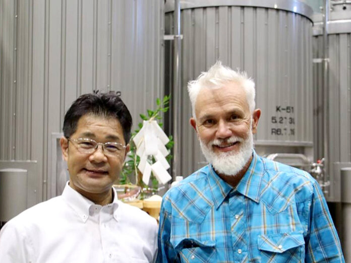 Sanwa Shurui President Kazunori Nishi and internationally renowned vine-pruning consultant Marco Simonit